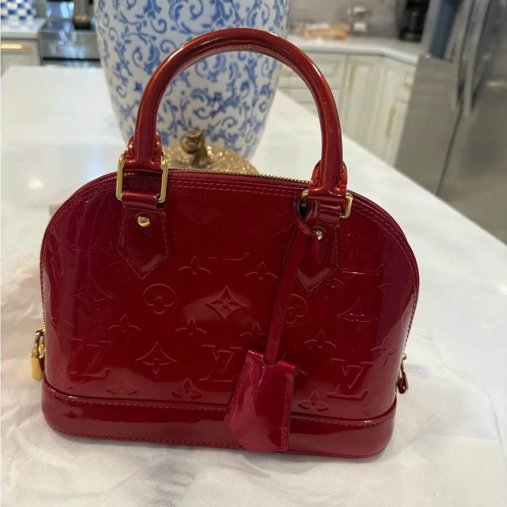 Luxury Designer Bags, Jewelry and Shoes show! - Picture 11 of 15